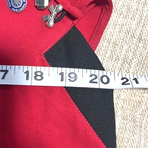 ❤️ Esley, BodyCon Dress with Cape-Draped Over-Lay, Lovely Red, EUC, Size Large - Picture 8 of 11